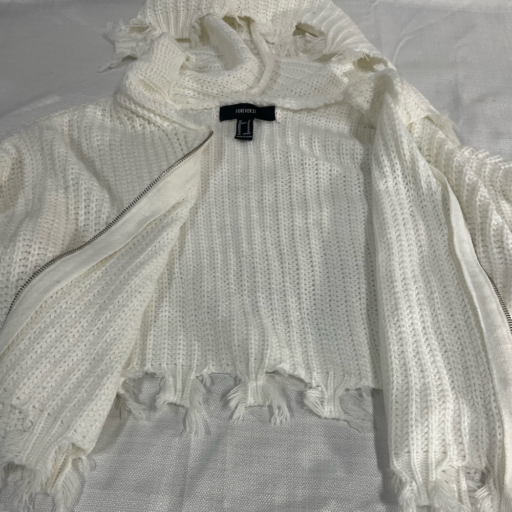 Forever 21 cropped zippered jacket with hood, scalloped crop white size medium - Picture 3 of 3
